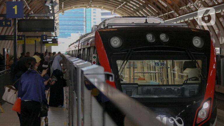 Roberto Akyuwen, Eks Kepala OJK Jabodebek, Kini Dirut PT LRT Jakarta