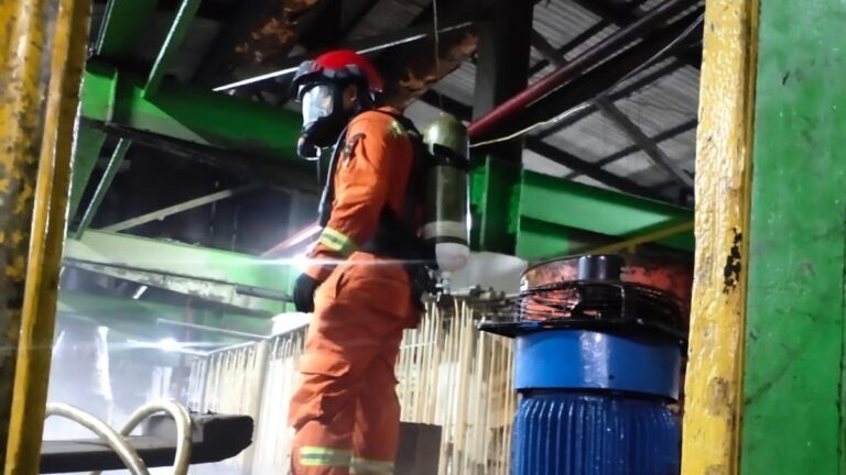 Ribuan Warga Dievakuasi karena Bocornya Gas di Pabrik Es Tangerang