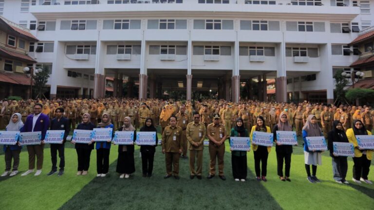 Bansos Pendidikan Diterima oleh Sejumlah Mahasiswa di Kota Tangerang: Pendaftaran untuk Tahun 2025 Telah Dibuka oleh Dinsos