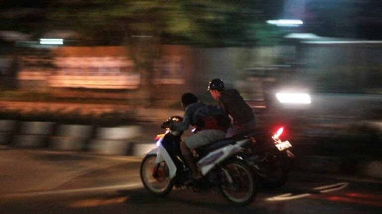 Polisi berhasil menangkap 4 pemuda yang diduga terlibat dalam balapan liar di Pondok Kopi, Jakarta Timur