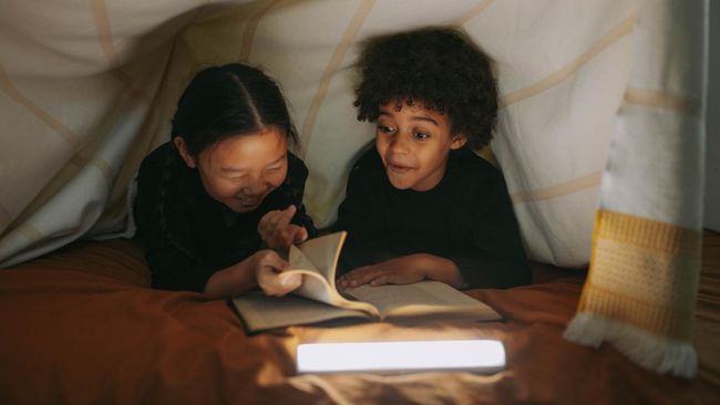 6 Cara Mudah untuk Menumbuhkan Minat Membaca pada Anak