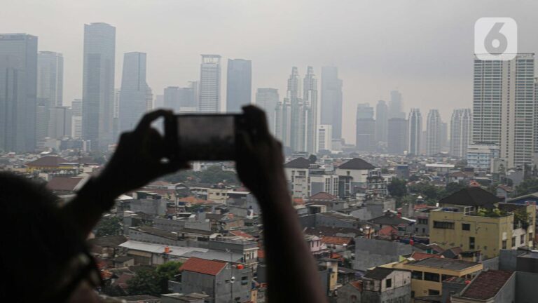 Kualitas Udara Jakarta Masuk Kategori Tidak Sehat, Terburuk Ketiga di Dunia pada Hari Rabu Pagi