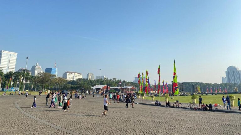 Suasana Monas Setelah Perayaan Puncak HUT Jakarta