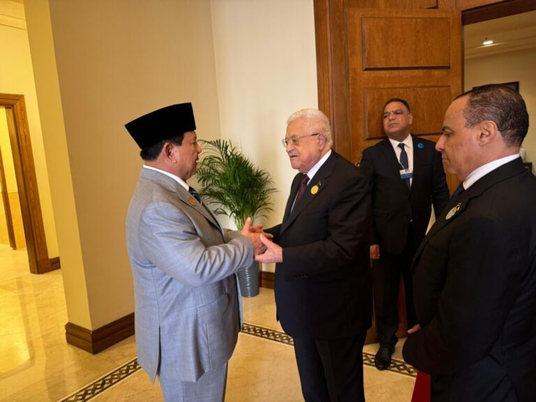 “We are Brothers”: The Meeting Moment between Prabowo Subianto and the Palestinian President at the Gaza Summit