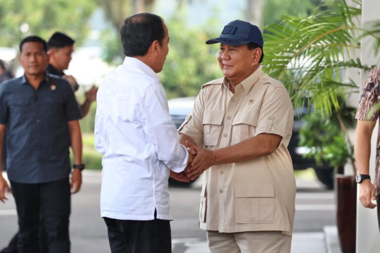 Prabowo Subianto Meets Jokowi at Halim Airport, Extends Birthday Greetings Face to Face