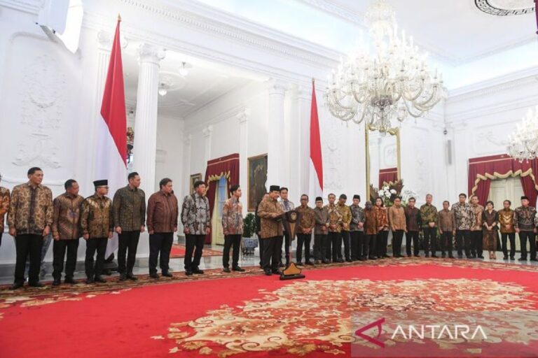 Prabowo mengumumkan daftar menteri untuk Kabinet Merah Putih