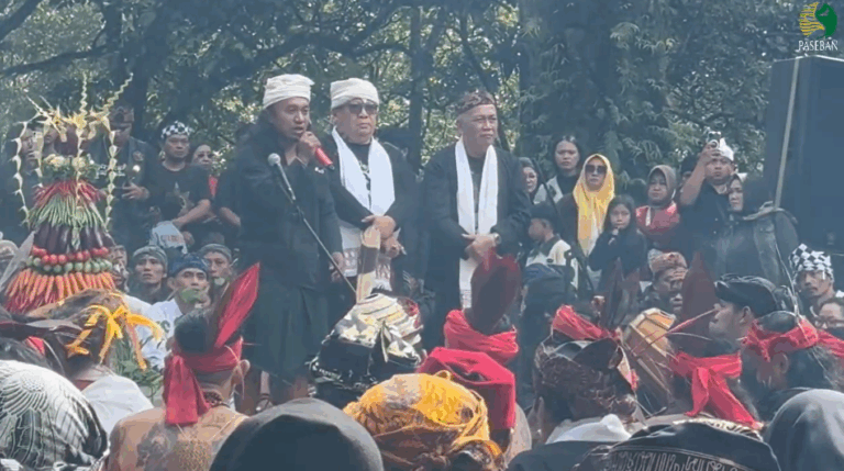 Kembali ke Adat, Kembali ke Akar