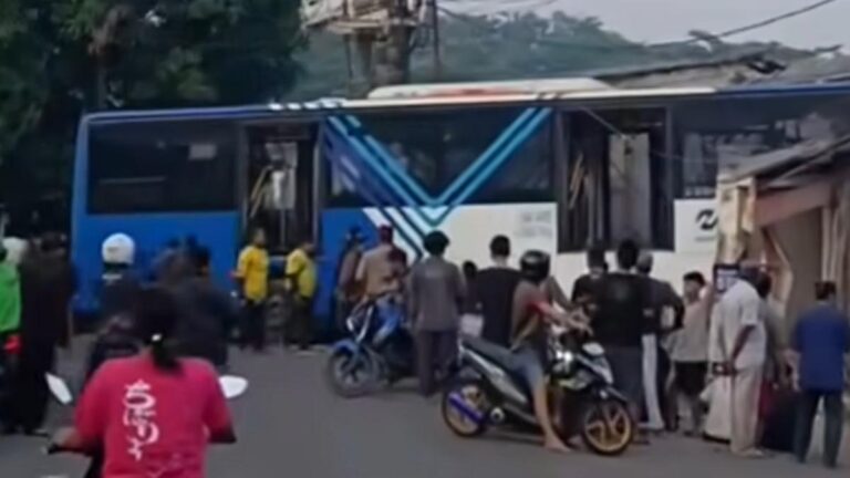 Kejadian Tabrakan Transjakarta di Cakung: 6 Orang Terluka