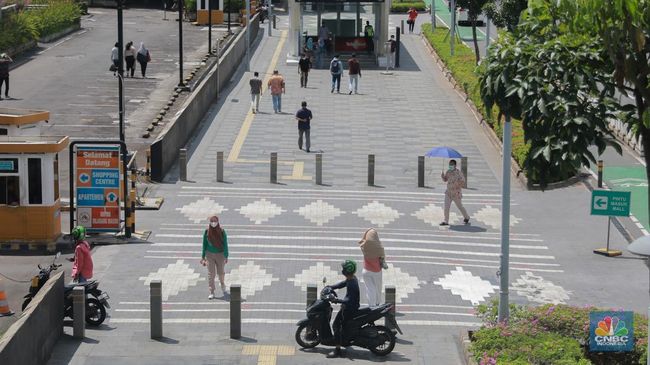 Fenomena Job Hugging: Tren Baru di Dunia Kerja di Tengah Ekonomi Lesu